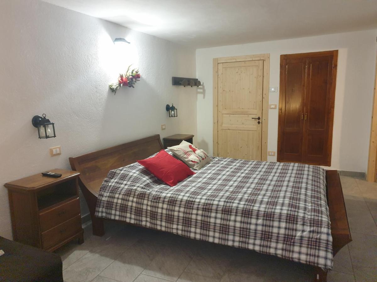 Bed and Breakfast Antica casa occitana Sampeire Exterior foto